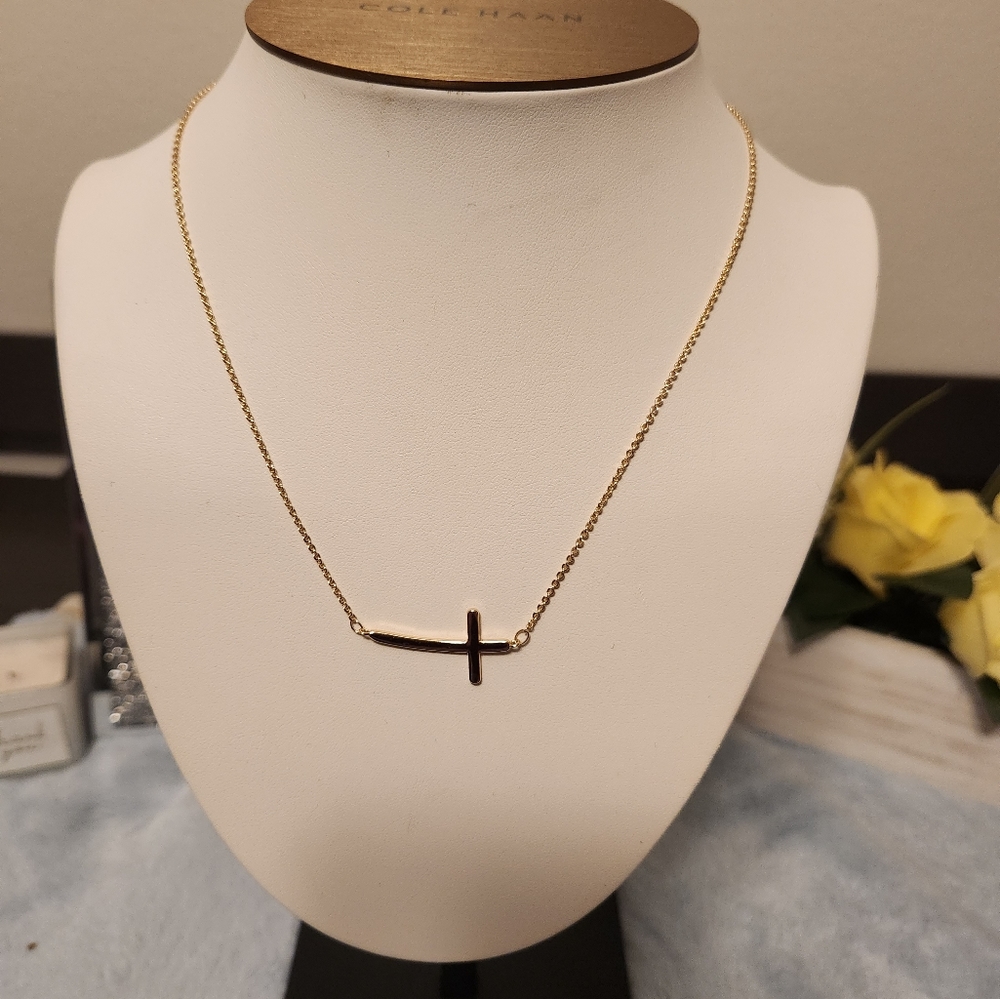 NWOT GOLD PLATED CROSS NECKLACE